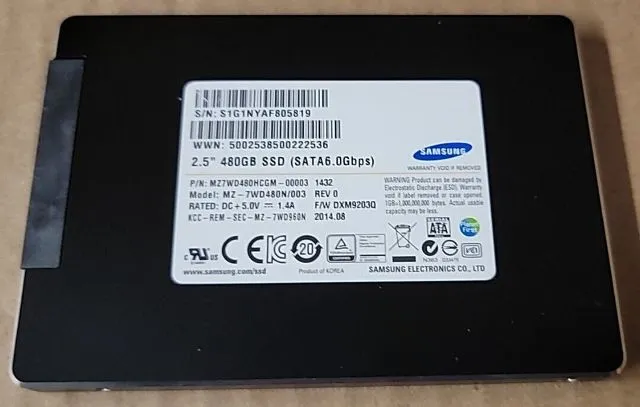 Samsung MZ7WD480HCGM-00003 480GB SM843T SATA 6.0 Gb/s 2.5 inch Mixed Use / Data Center Solid State Drive