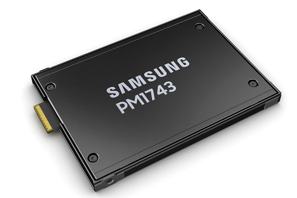 Samsung MZWLO1T9HCJR-00B07 1.92TB PM1743 Series PCIe Gen 5.0 x4, NVMe 2.0 2.5 (U.2) 15mm Enterprise Data Center / Read Intensive Solid State Drive